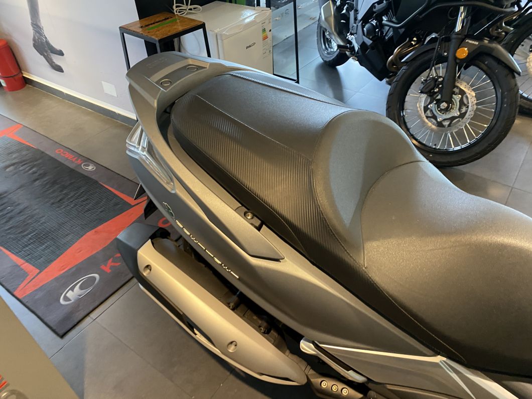 Moto Kymco Downtown 350 tcs usado 2022 con 15700 km 1M