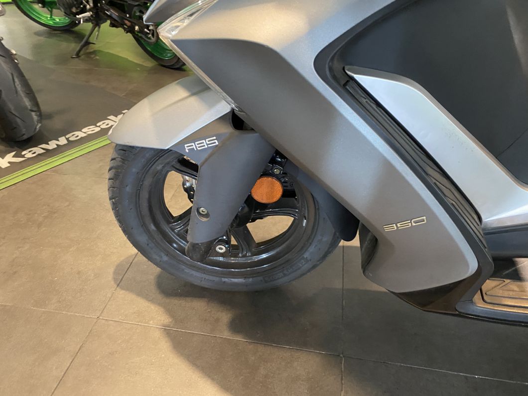 Moto Kymco Downtown 350 tcs usado 2022 con 15700 km 1M