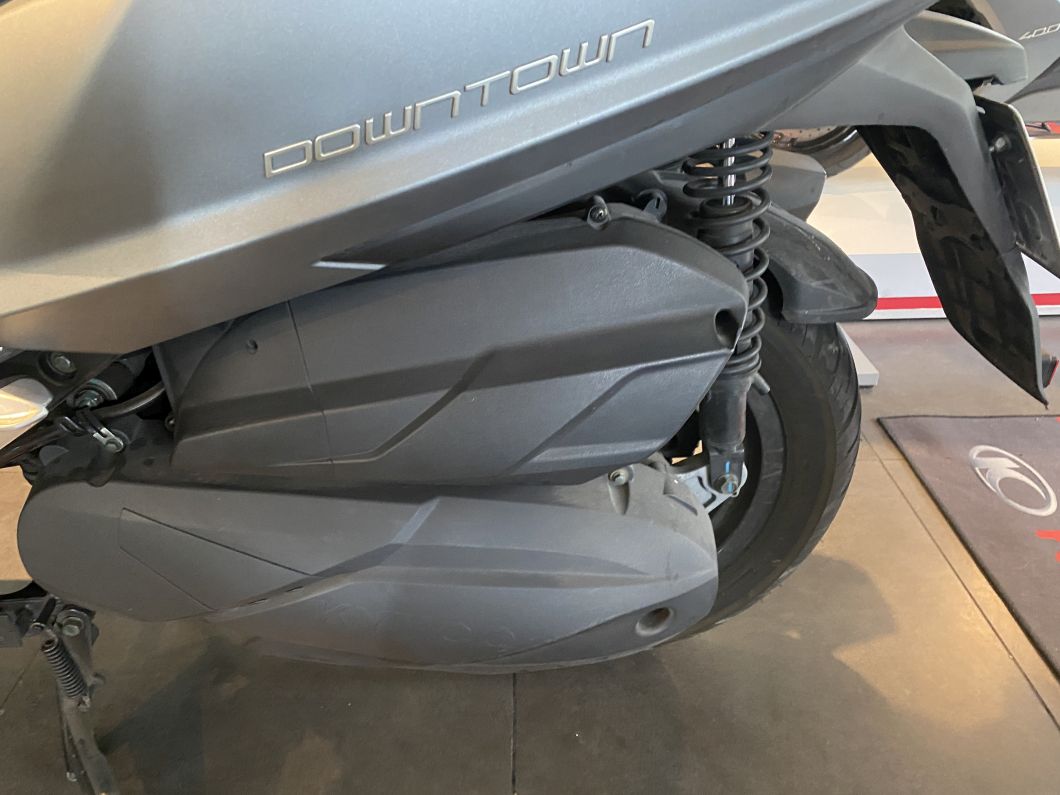 Moto Kymco Downtown 350 tcs usado 2022 con 15700 km 1M