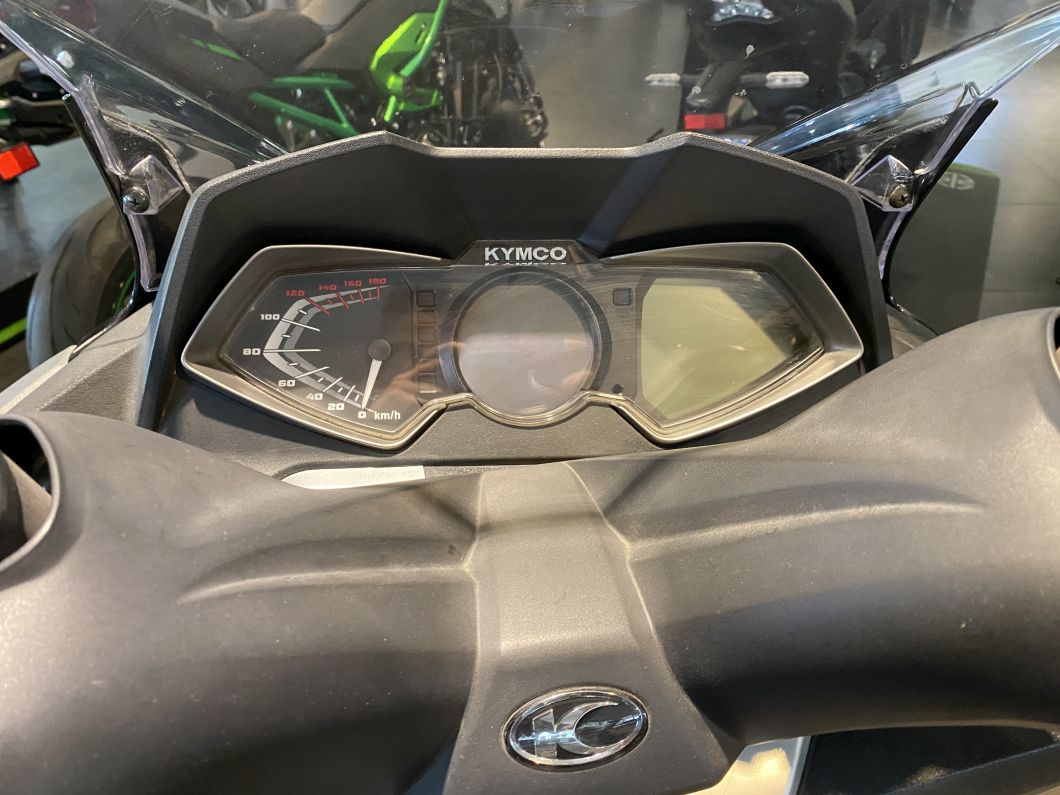 Moto Kymco Downtown 350 tcs usado 2022 con 15700 km 1M