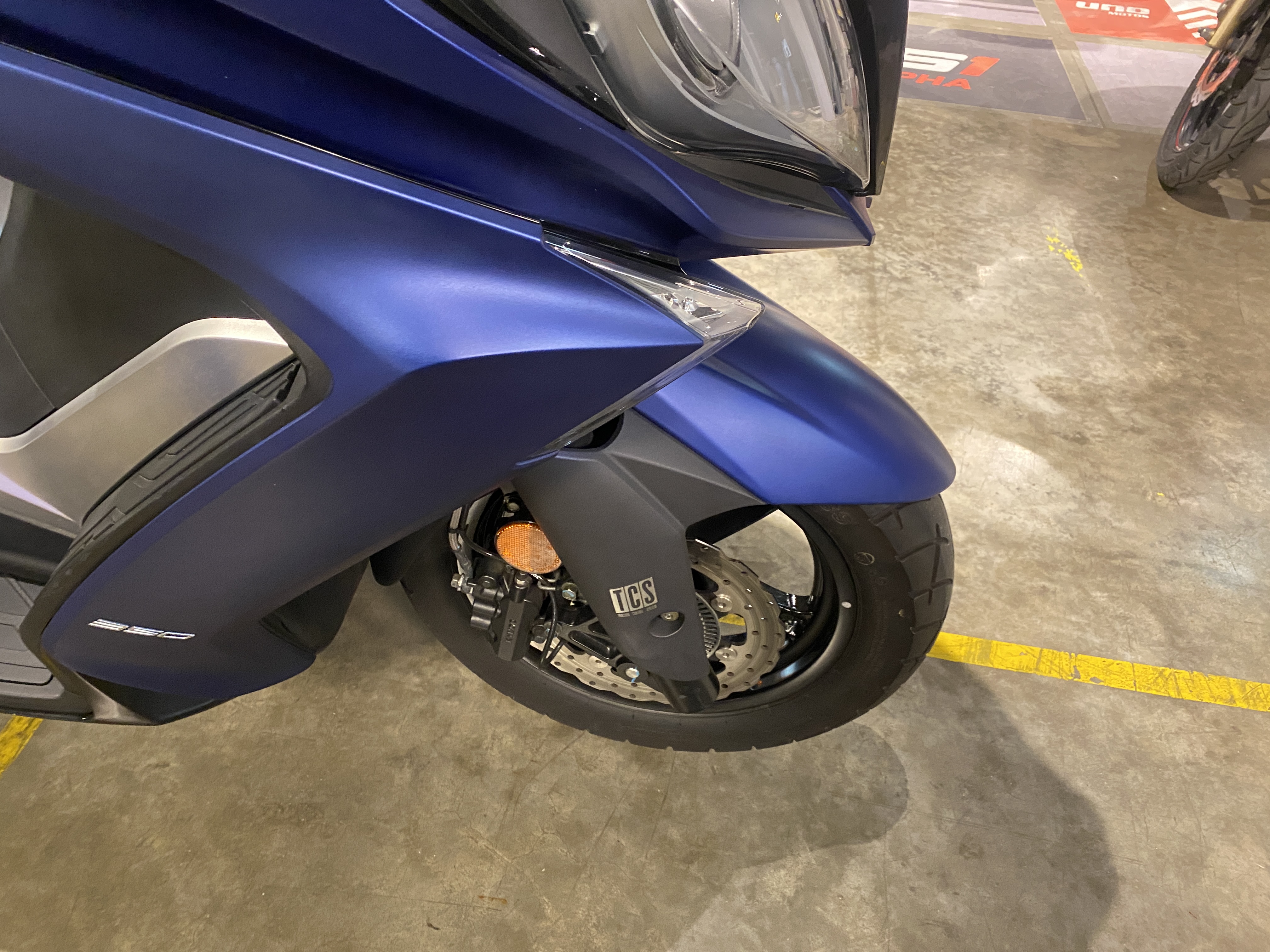 Moto Kymco Downtown 350 usado 2023 con 3732km 1M