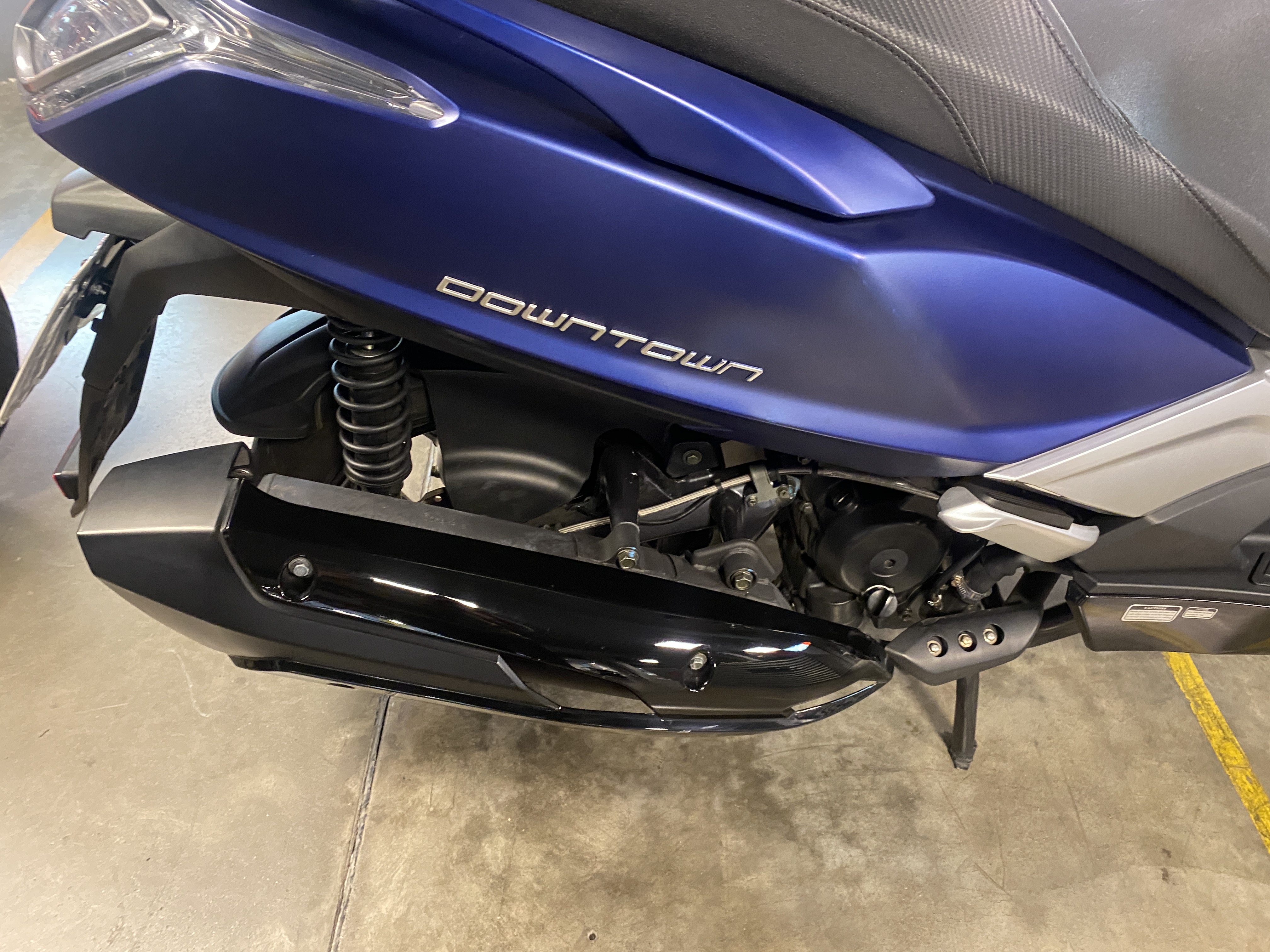 Moto Kymco Downtown 350 usado 2023 con 3732km 1M