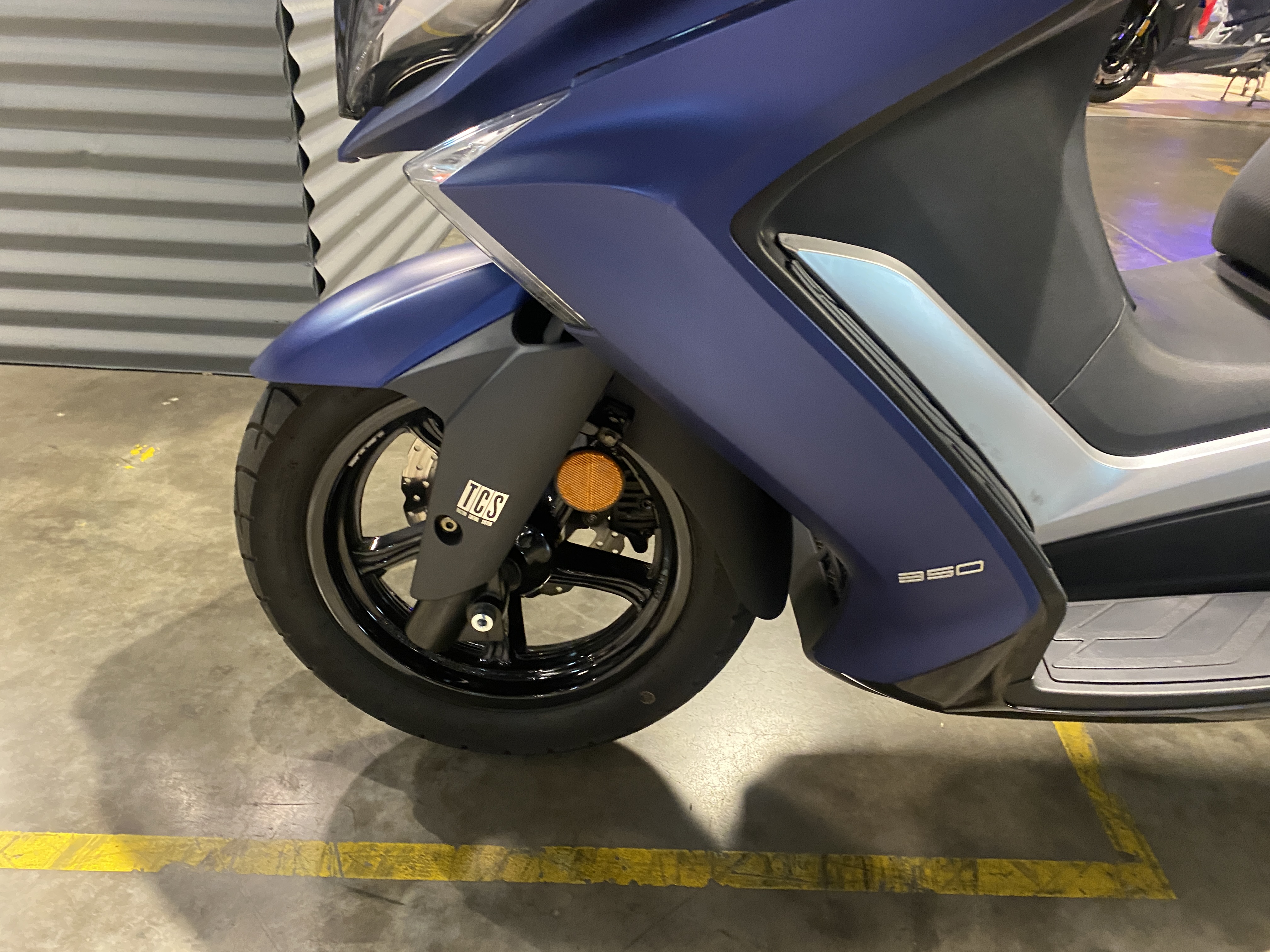 Moto Kymco Downtown 350 usado 2023 con 3732km 1M