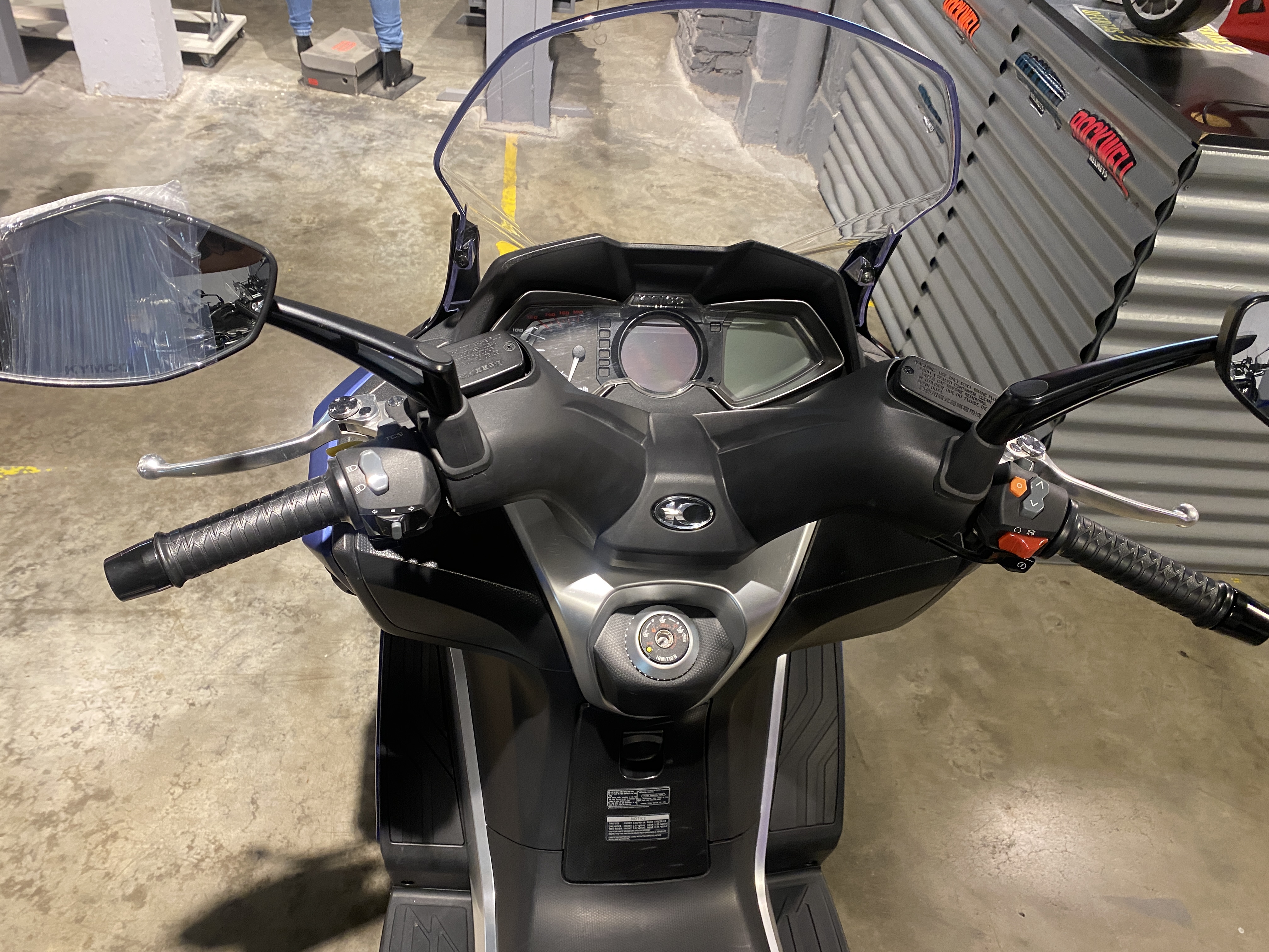 Moto Kymco Downtown 350 usado 2023 con 3732km 1M