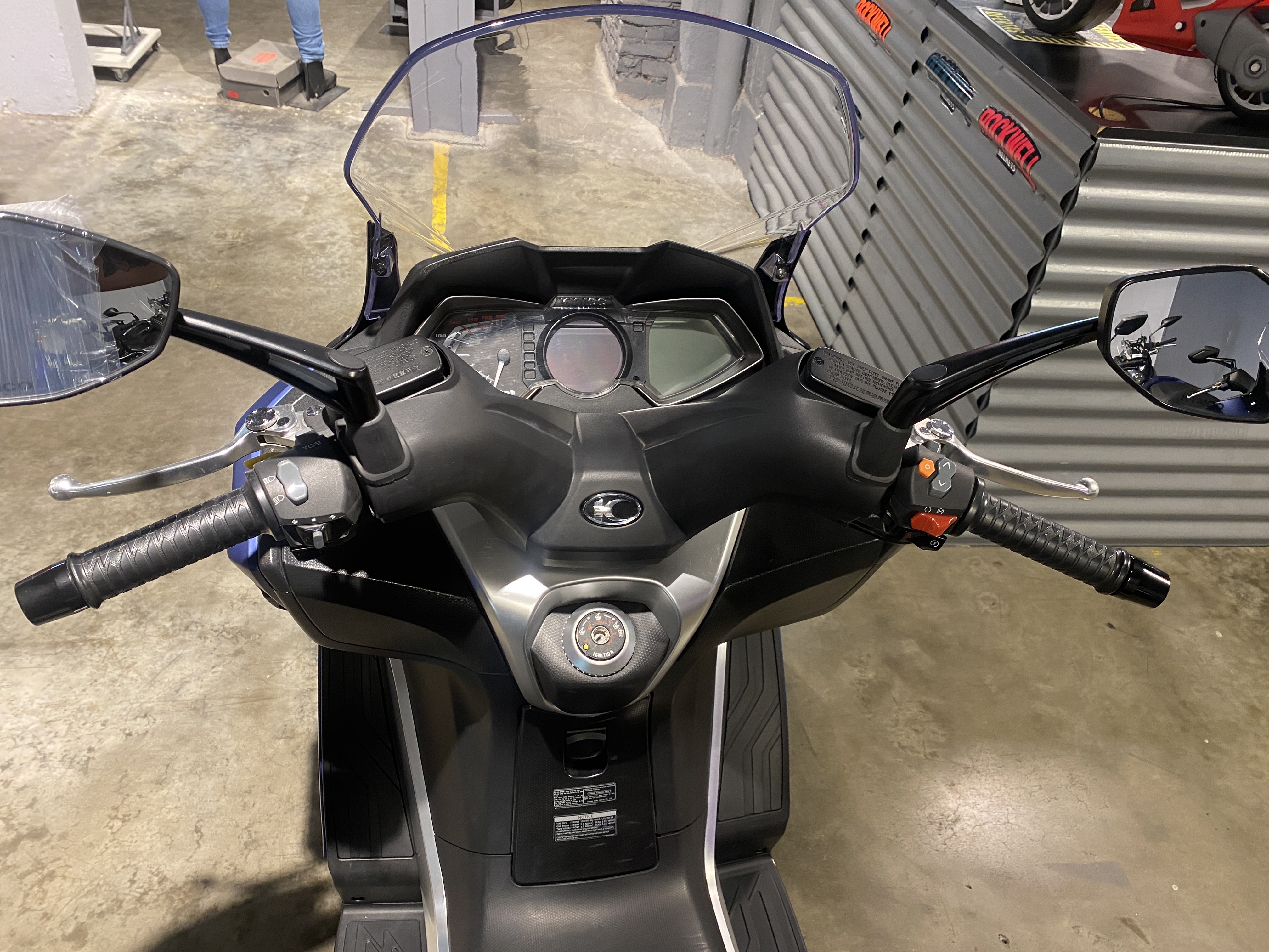Moto Kymco Downtown 350 usado 2023 con 3732km 1M