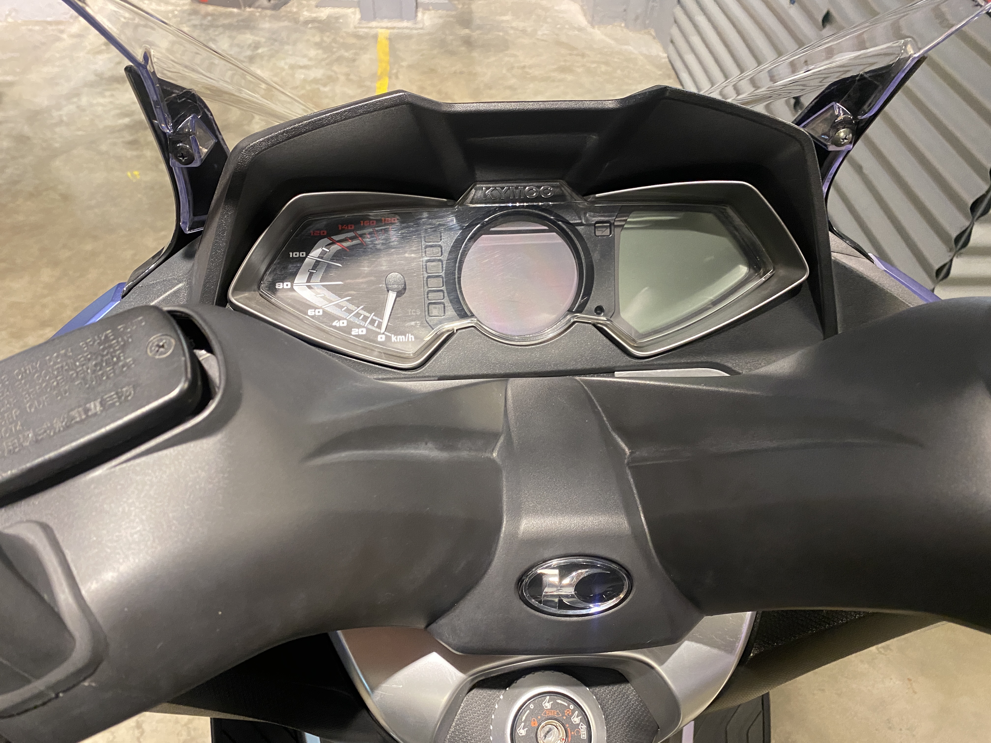 Moto Kymco Downtown 350 usado 2023 con 3732km 1M