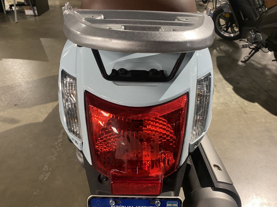 Moto Kymco Like 125 usado 2025 con 3000 km 1M