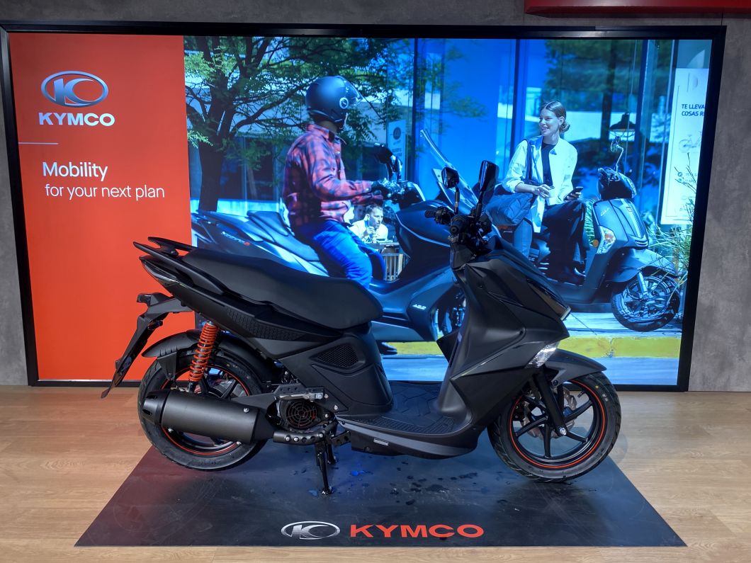 Moto KYMCO Super 8 Scooter 150cc