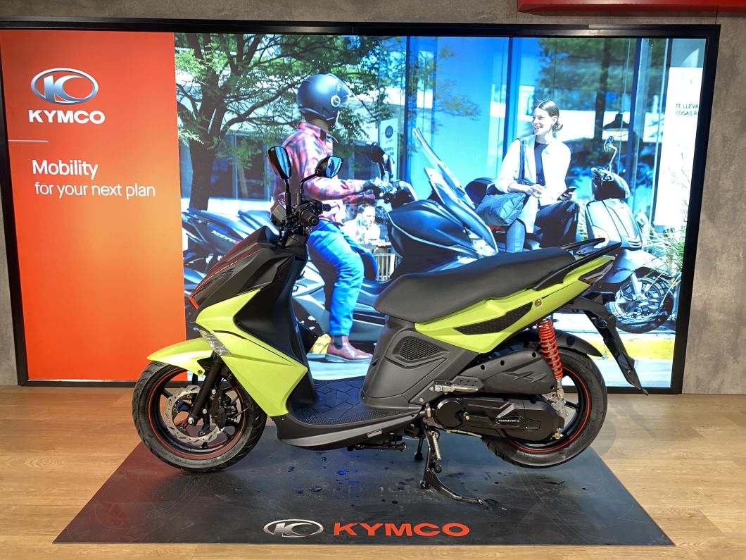 Moto KYMCO Super 8 Scooter 150cc