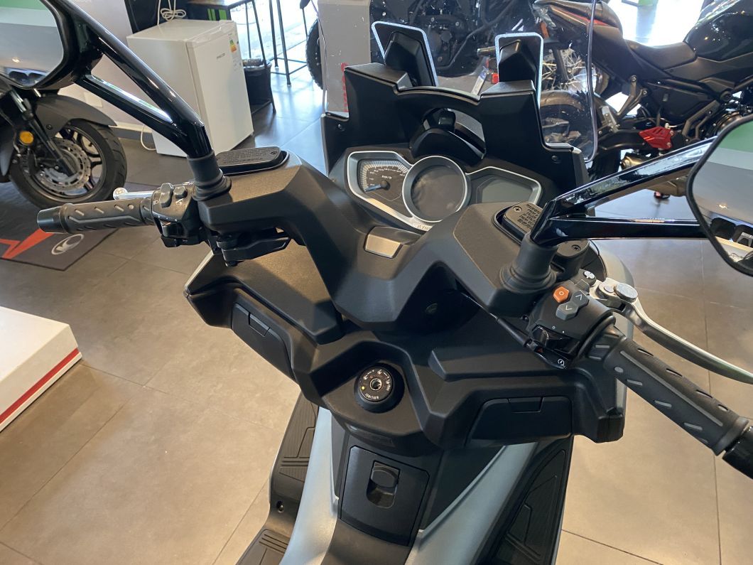 Moto Kymco Xciting 400 usado 2025 con 4878 km 1M