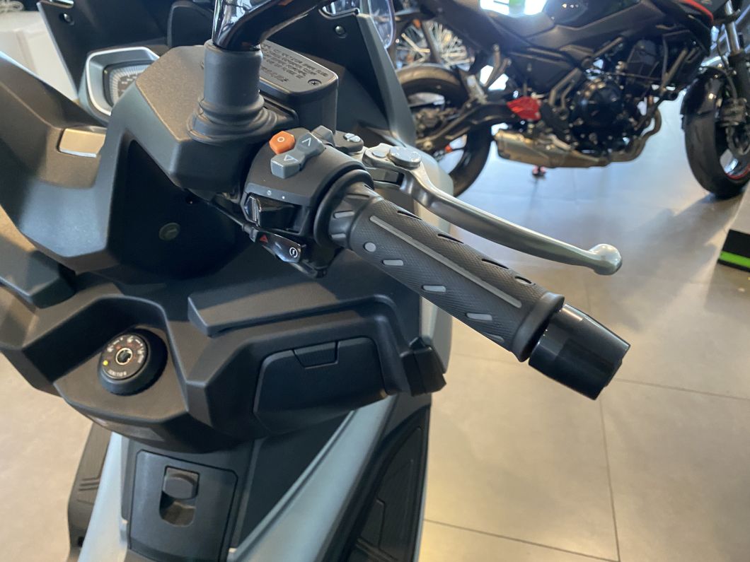 Moto Kymco Xciting 400 usado 2025 con 4878 km 1M