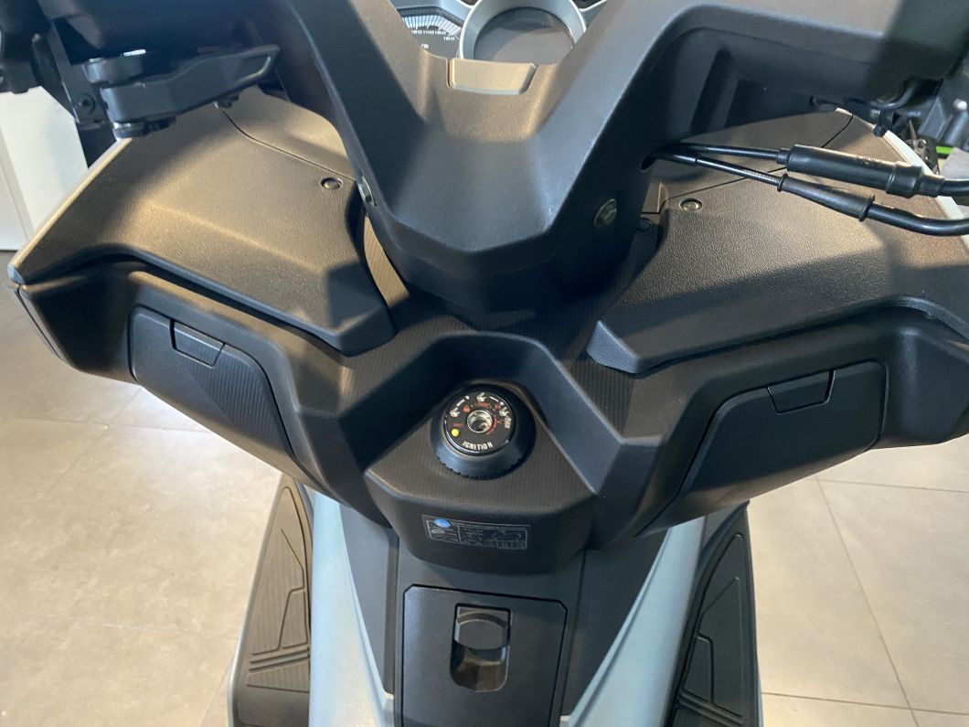 Moto Kymco Xciting 400 usado 2025 con 4878 km 1M