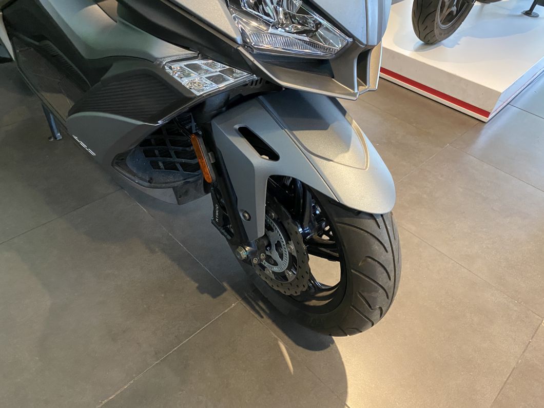 Moto Kymco Xciting 400 usado 2025 con 4878 km 1M