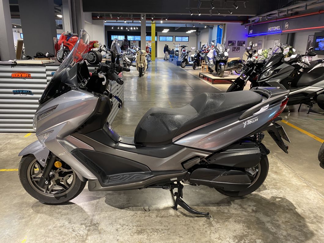 Moto Kymco X Town 250 i kw 2020 usado con 12600km