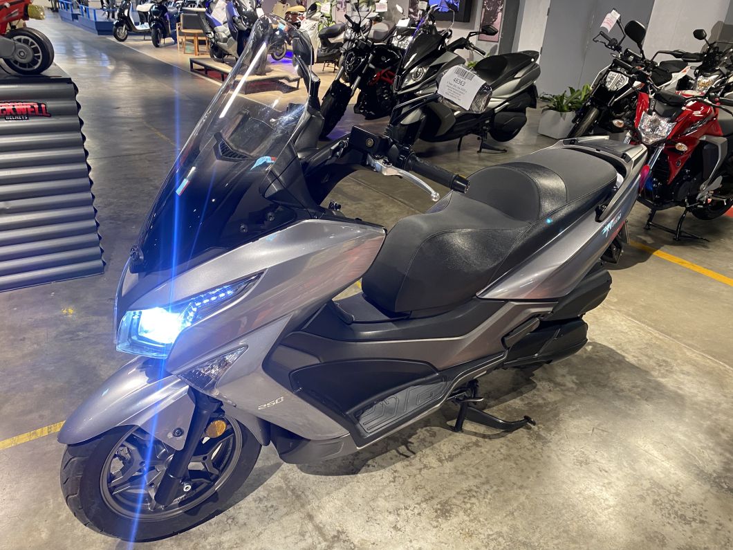 Moto Kymco X Town 250 i kw 2020 usado con 12600km