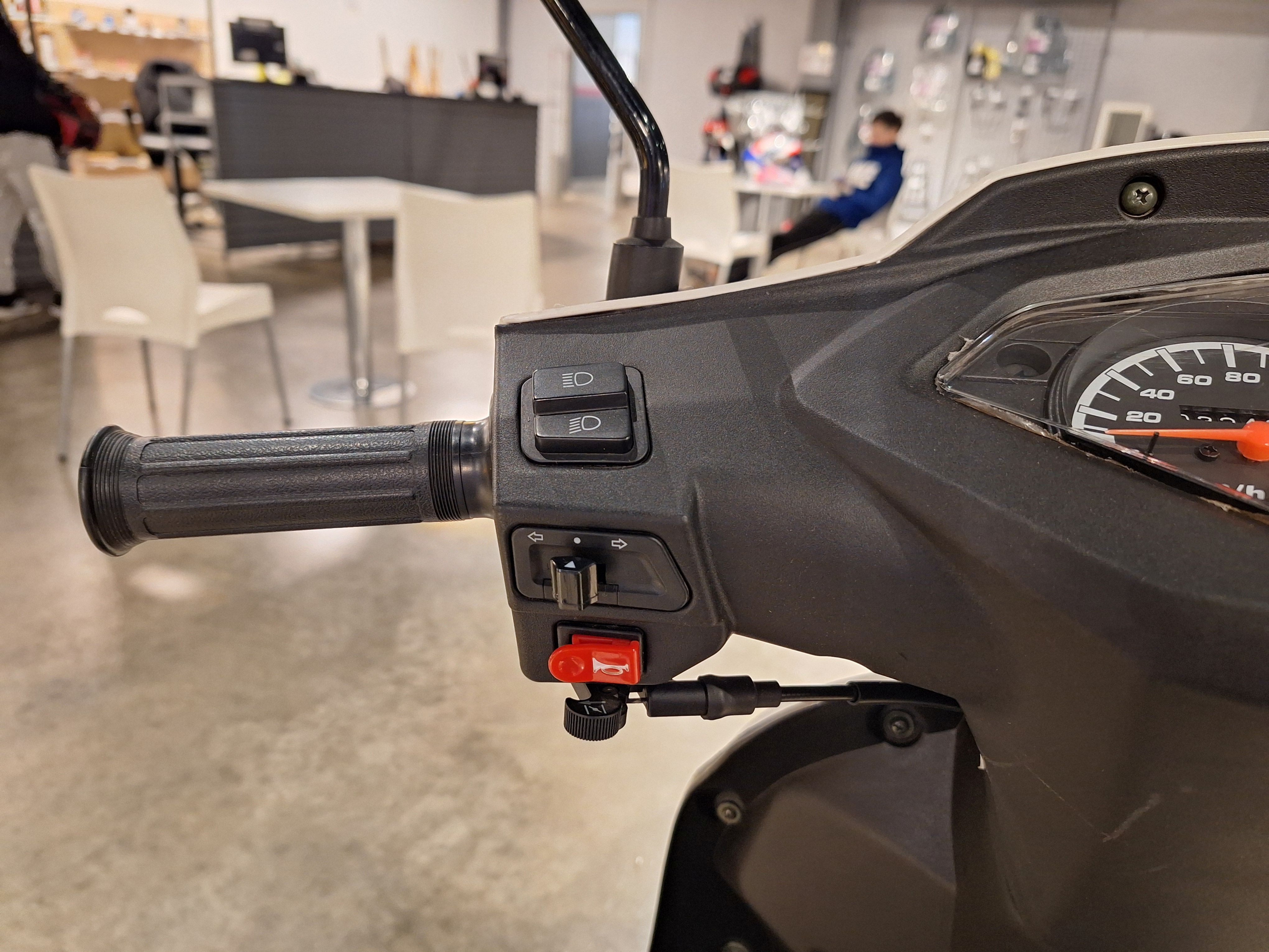 Moto Motomel Blitz 110 v8 full usado 2024 con 3242 km 1M