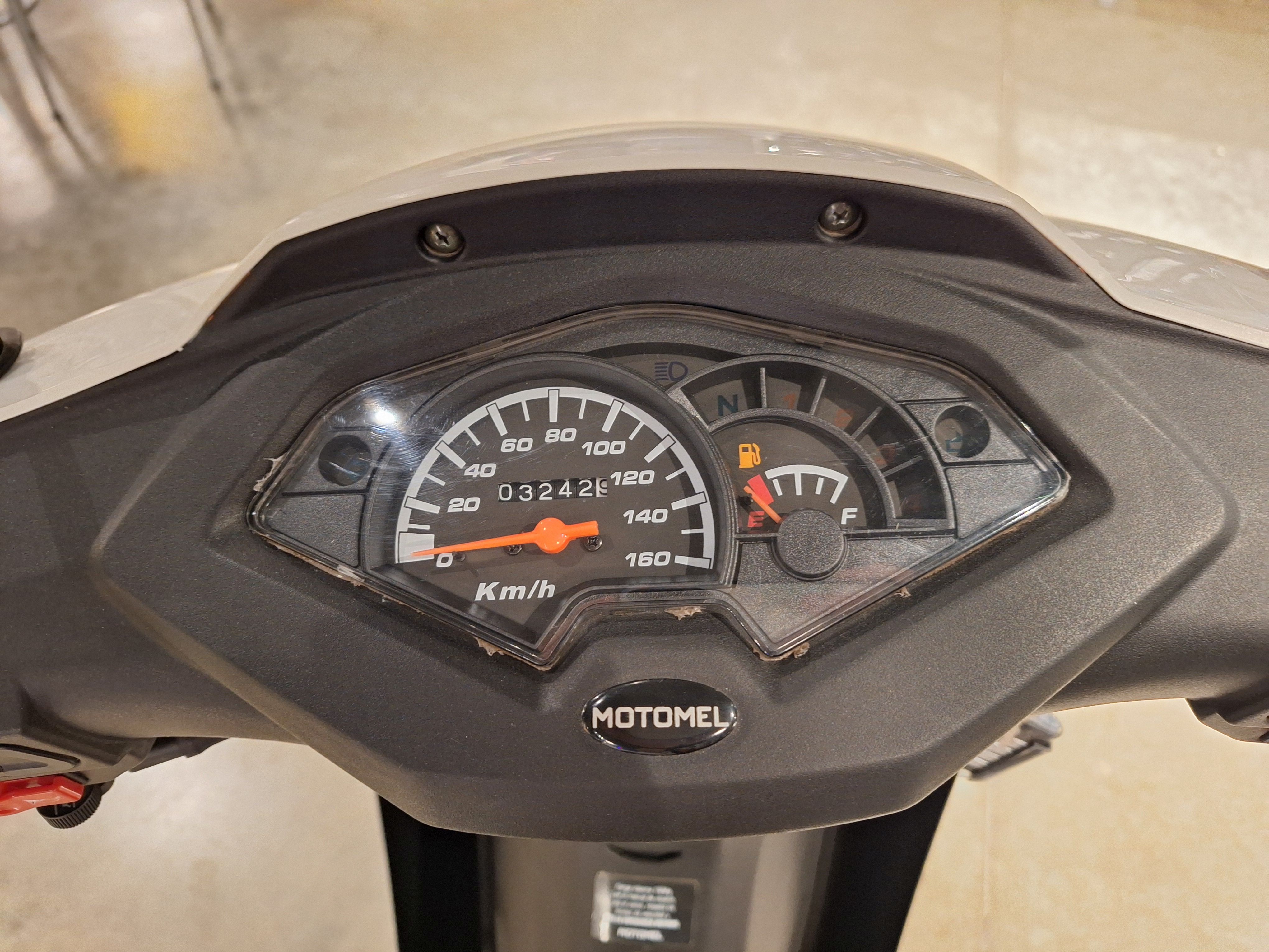 Moto Motomel Blitz 110 v8 full usado 2024 con 3242 km 1M