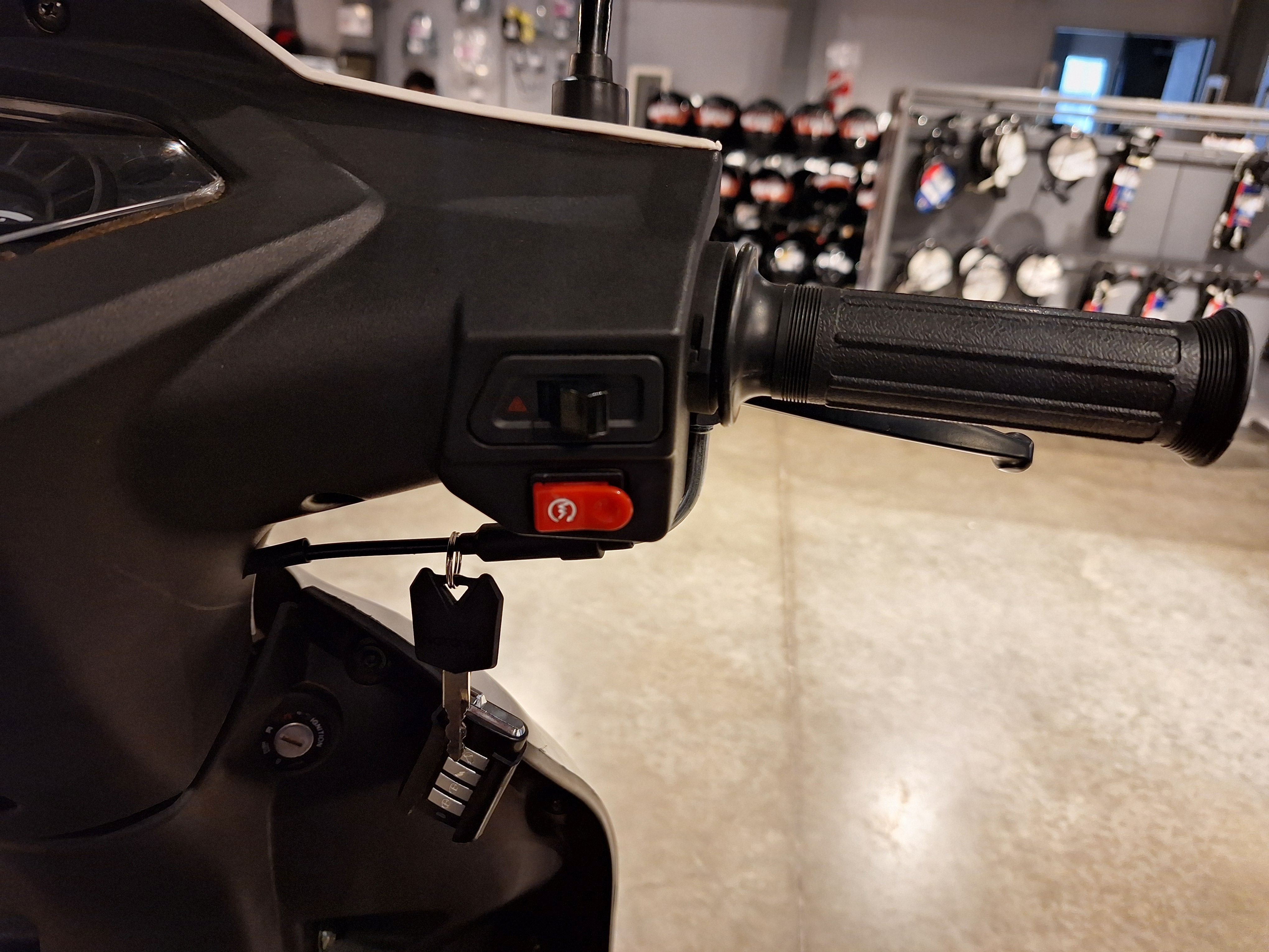 Moto Motomel Blitz 110 v8 full usado 2024 con 3242 km 1M