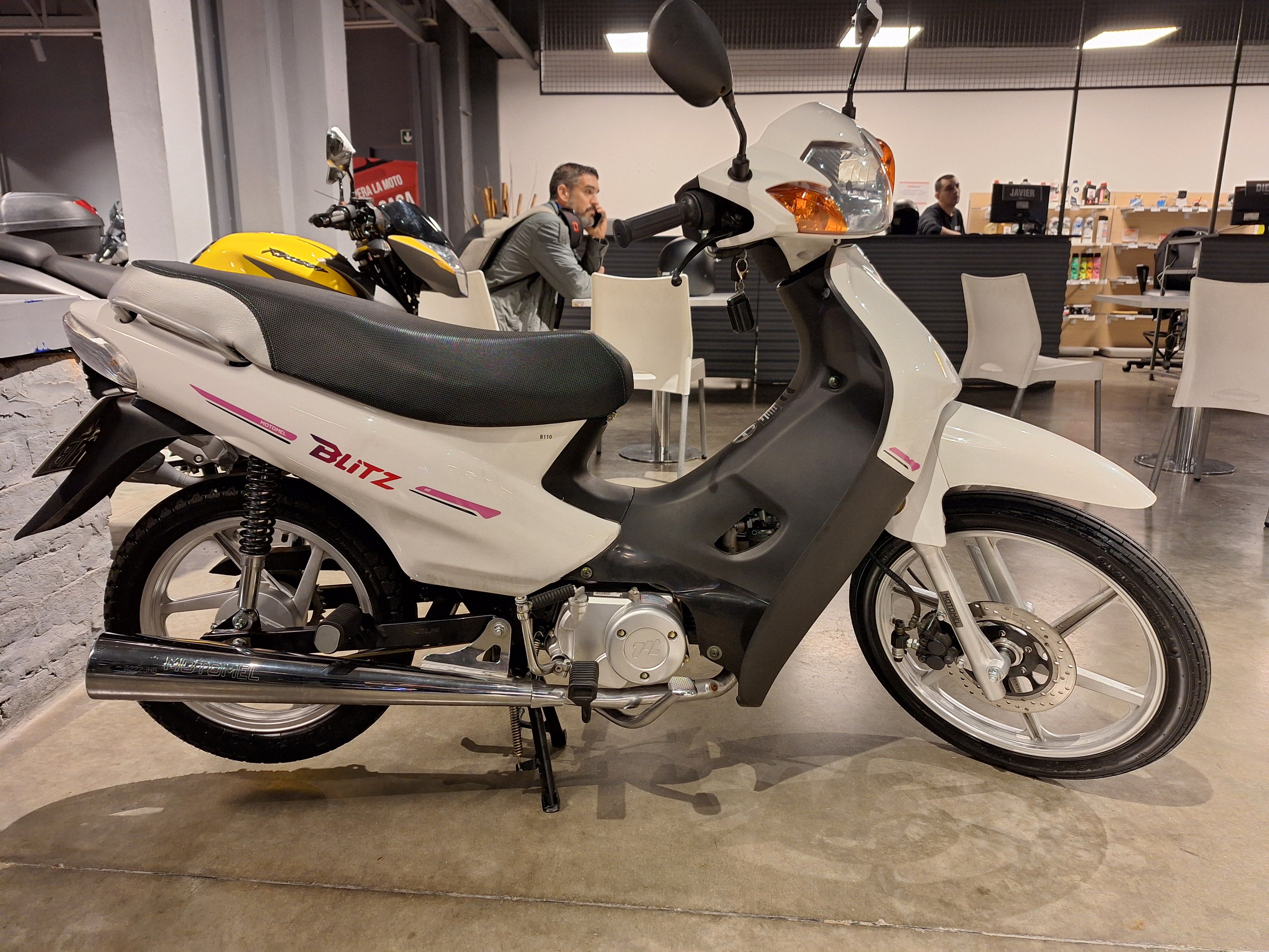 Moto Motomel Blitz 110 v8 full usado 2024 con 3242 km 1M