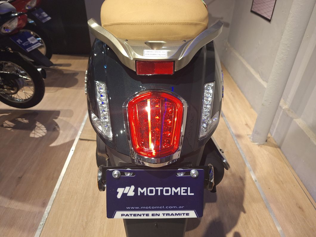 Moto Motomel Strato Alpino 150 linea 2025