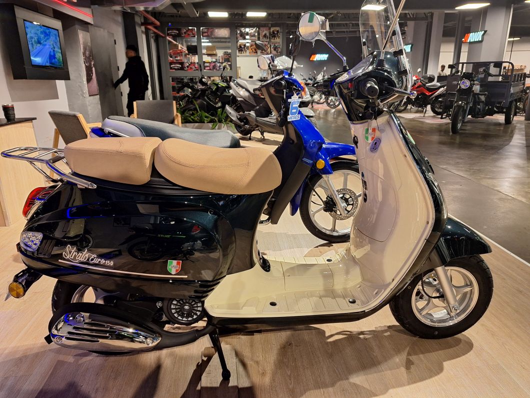 Moto Motomel Strato Euro 150cc Linea 2025