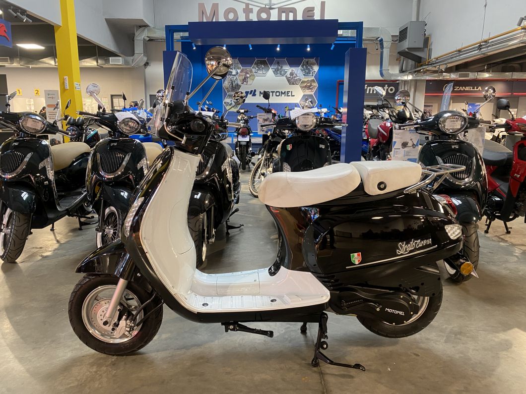 Moto Motomel Strato Euro 150cc 2026