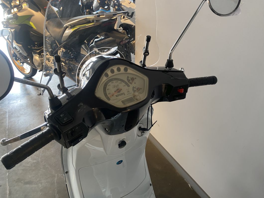 Moto Motomel Strato Euro 150 usado 2023 con 7200 km 1M