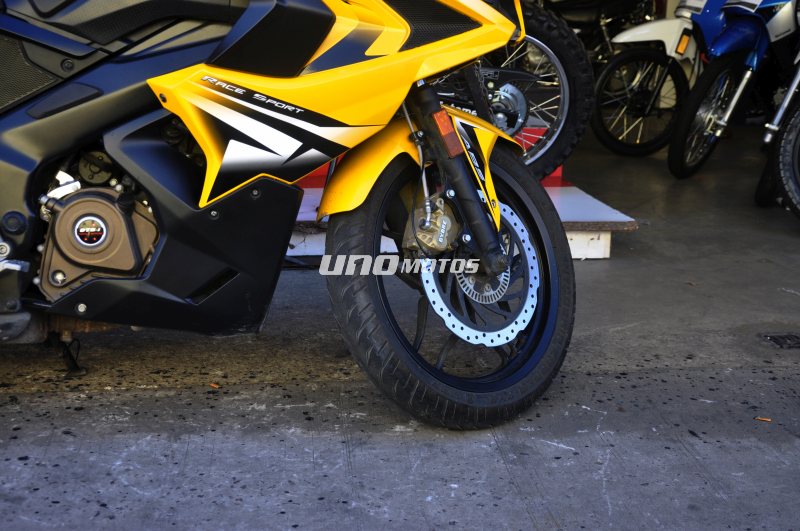 Moto Bajaj Rouser Rs 200 Usada 2017 con 16500km INT 17417