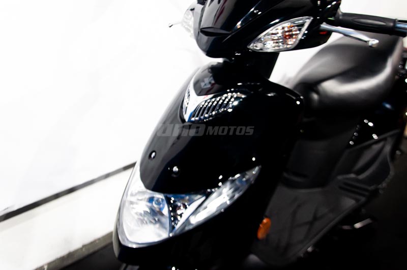 Moto Suzuki AN 125 Scooter Negro
