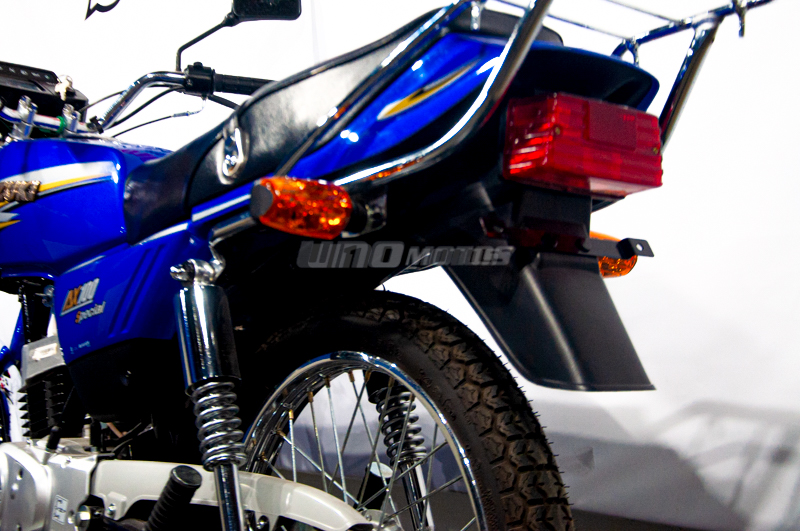 Moto Suzuki AX 100 Negro - Azul