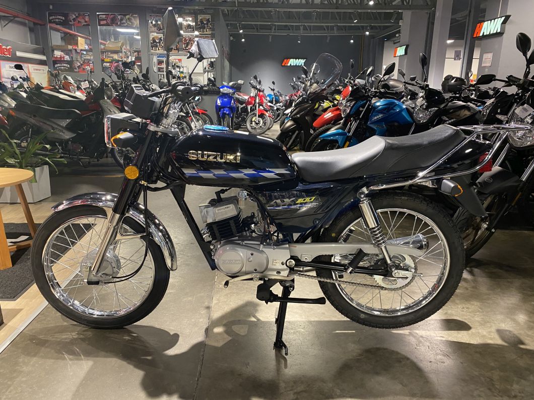Moto Suzuki AX 100 