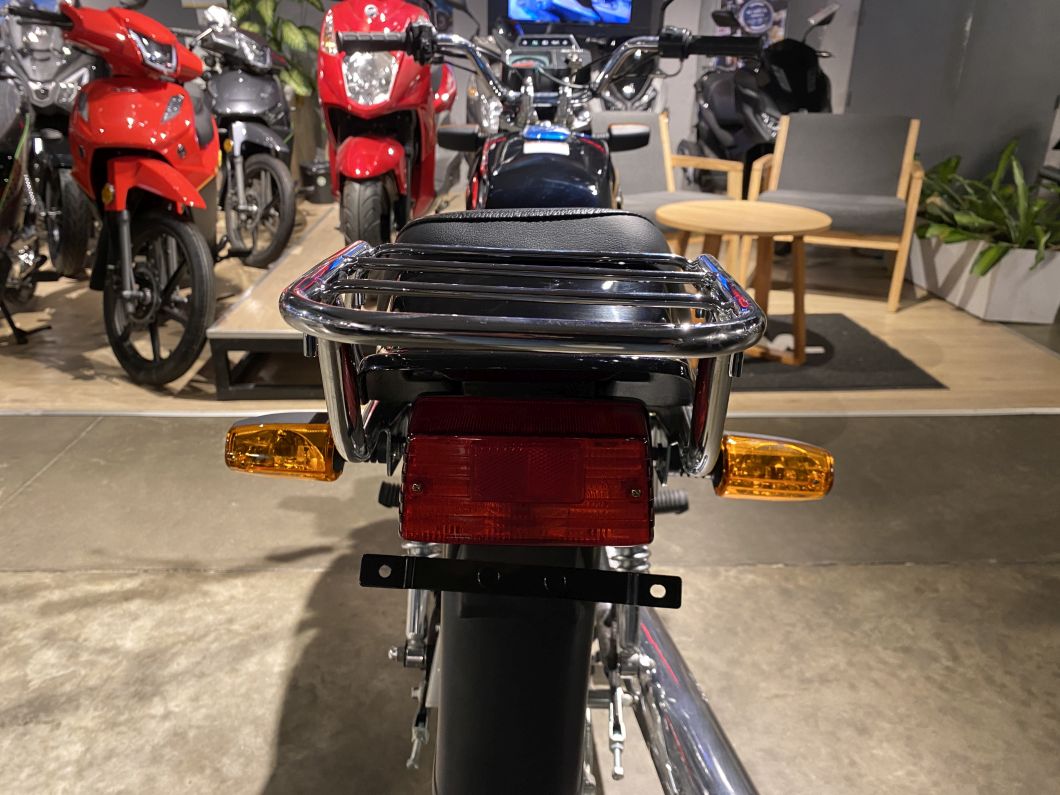 Moto Suzuki AX 100 