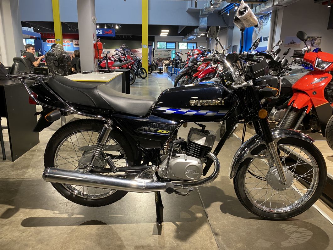 Moto Suzuki AX 100 