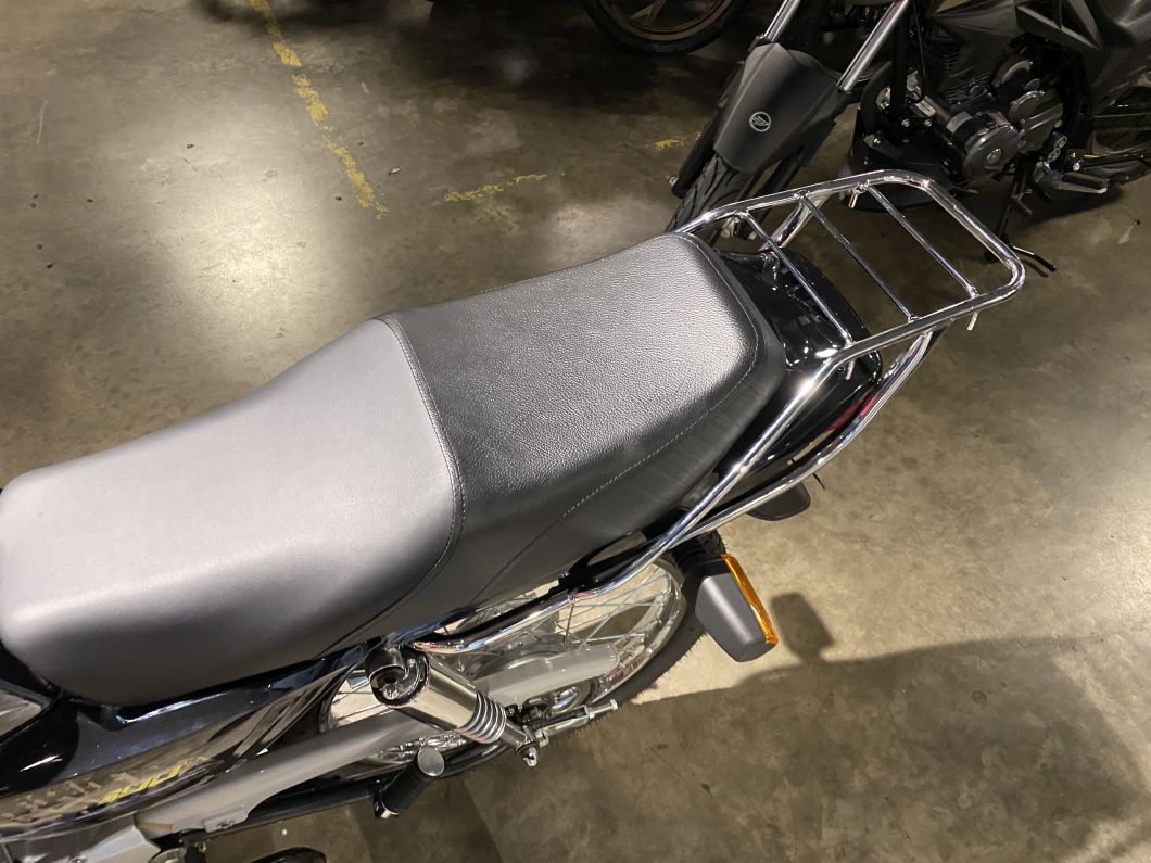 Moto Suzuki AX 100 