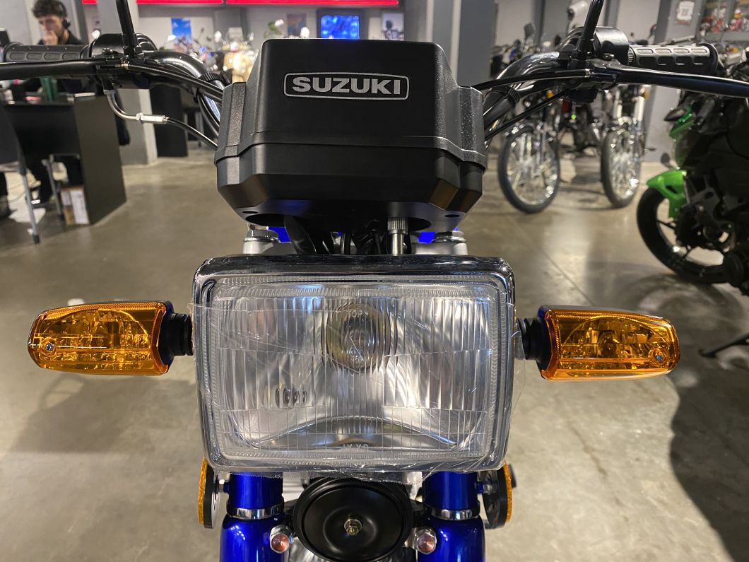 Moto Suzuki AX 100 