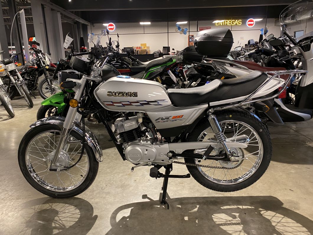 Moto Suzuki AX 100 