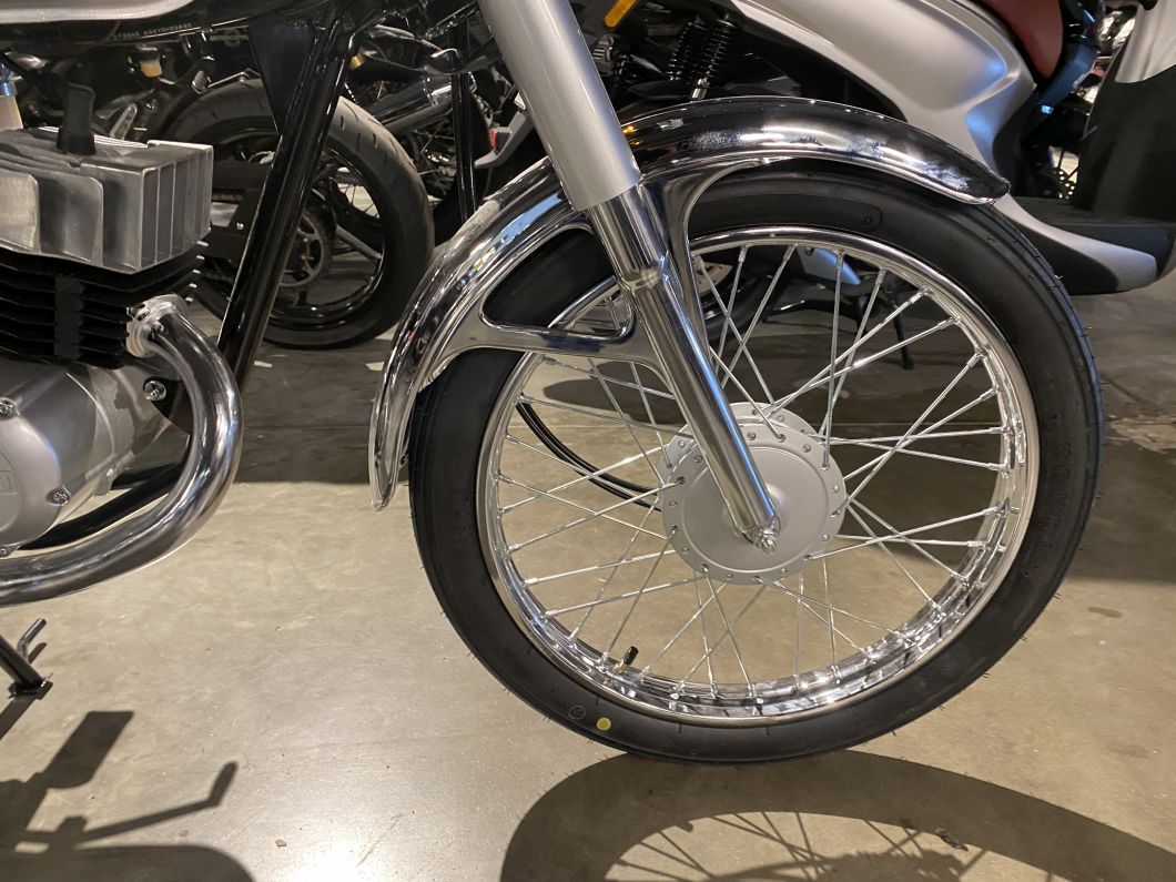 Moto Suzuki AX 100 