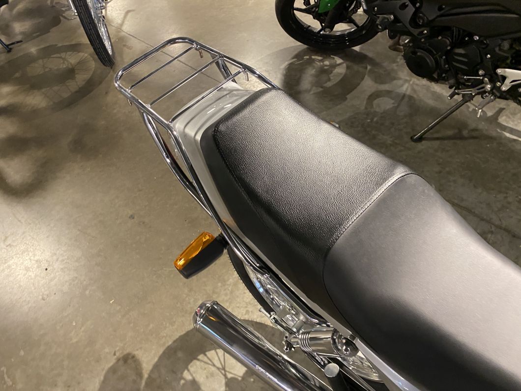 Moto Suzuki AX 100 