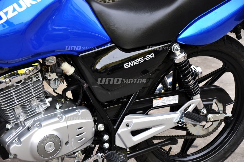 Moto Suzuki EN 125 2A 