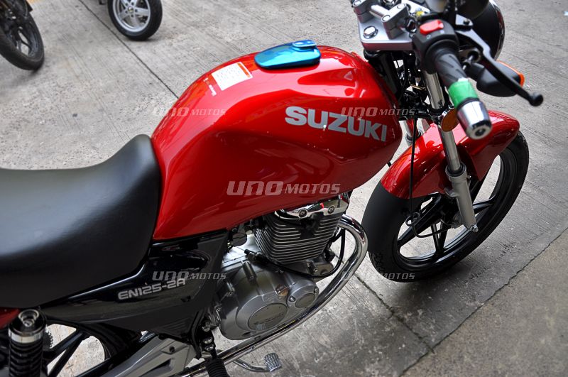 Moto Suzuki EN 125 2A 