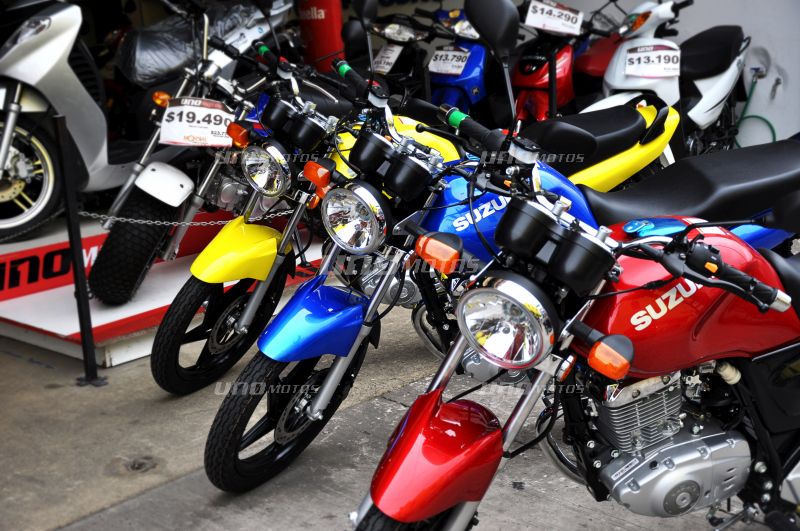 Moto Suzuki EN 125 2A 