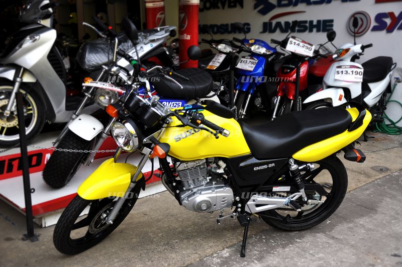 Moto Suzuki EN 125 2A 