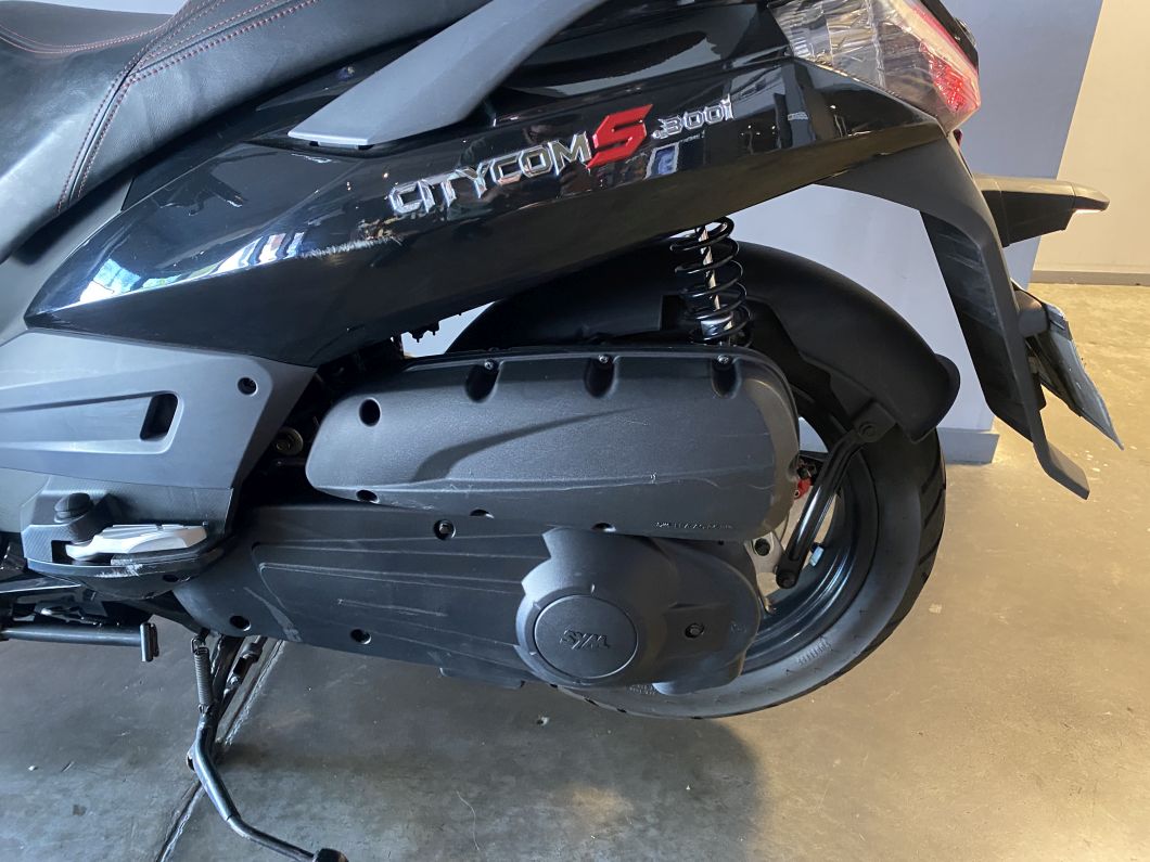 Moto Sym Citycom 300 usado 2021 con 12078 km 1M