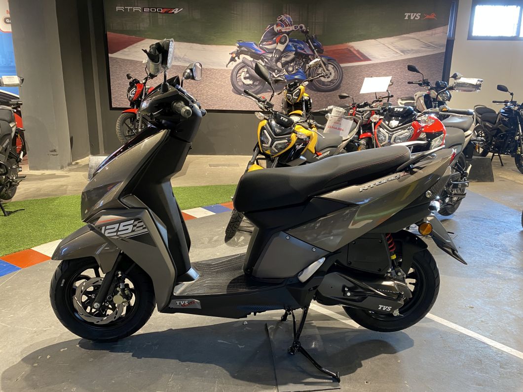 Moto TVS NTORQ 125cc 3V Scooter