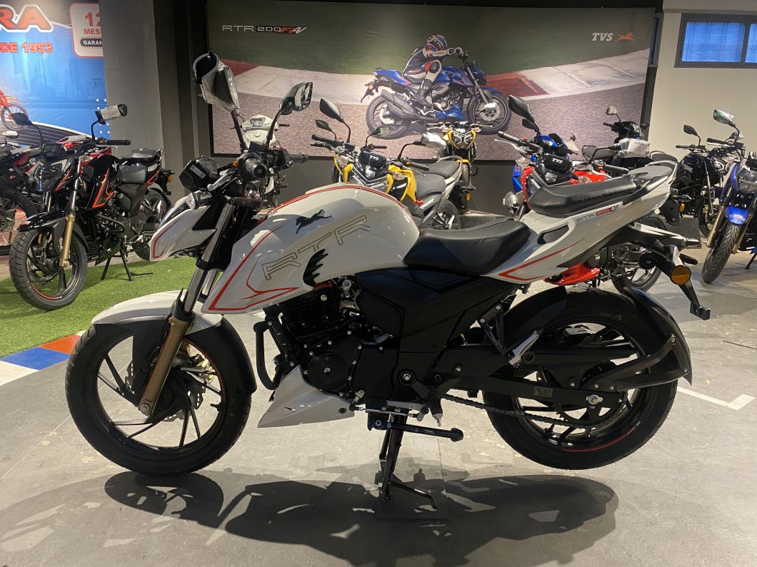 Moto TVS Rtr 200 carburada Abs 2025