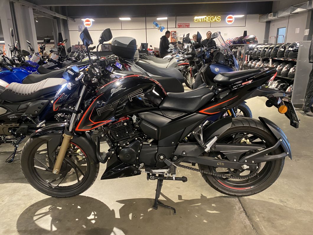 Moto TVS Rtr 200 Carburada usado 2025 con 4400 km 1M