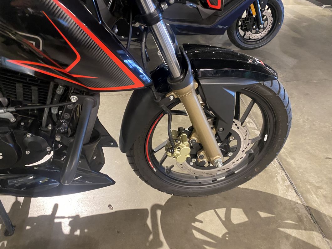 Moto TVS Rtr 200 Carburada usado 2025 con 4400 km 1M