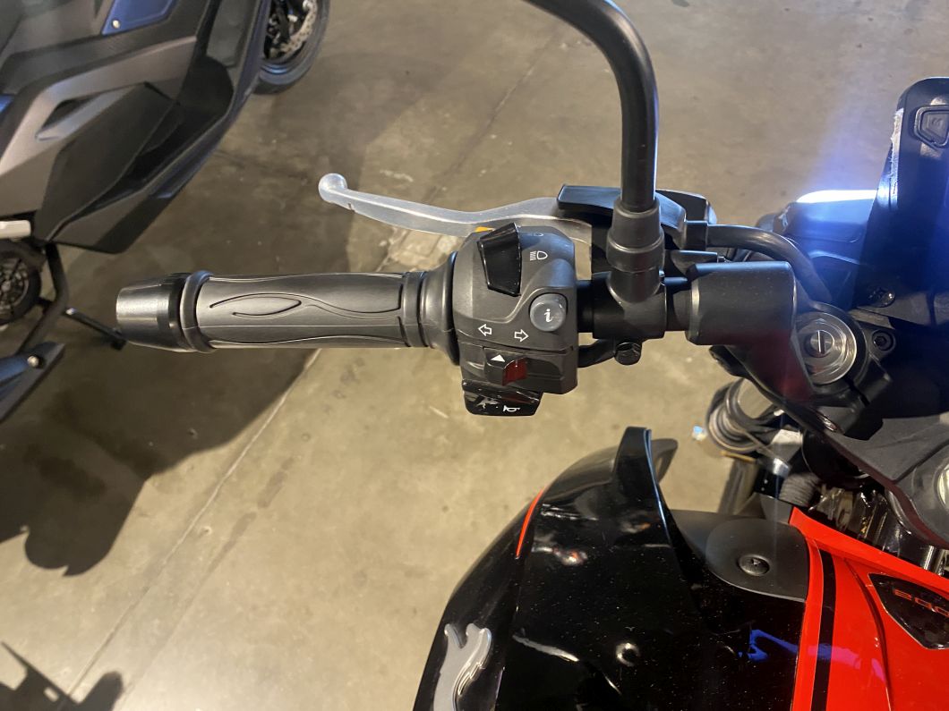 Moto TVS Rtr 200 Carburada usado 2025 con 4400 km 1M