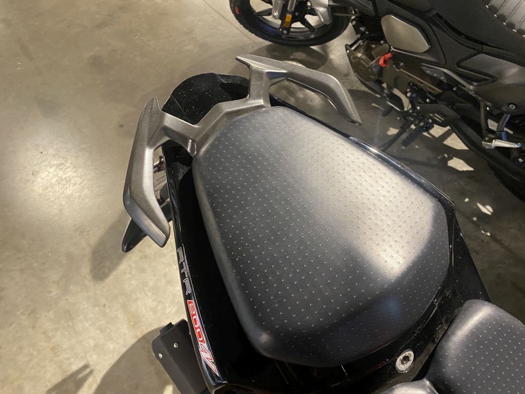 Moto TVS Rtr 200 Carburada usado 2025 con 4400 km 1M