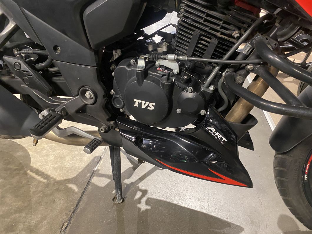 Moto TVS Rtr 200 carburada usado 2022 con 23000 km 1M